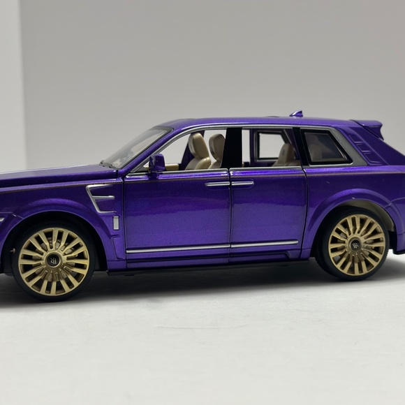 1:24 rolls royce cullinan mansory Diecast with LED HEADLIGHT & TAILLIGHT Purple - Picture 3 of 10